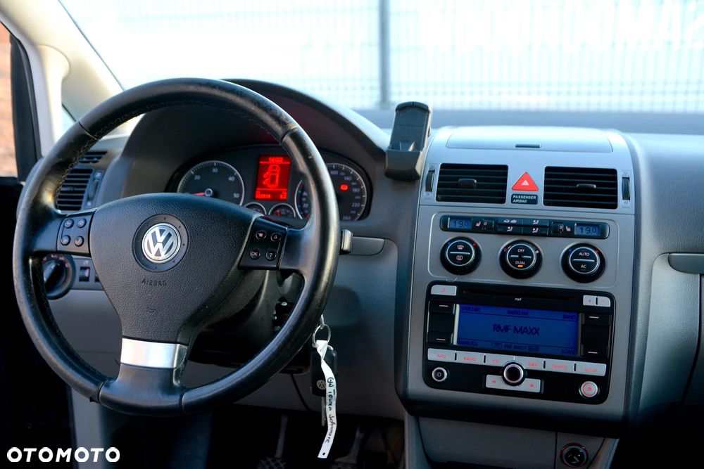 Volkswagen Touran 2.0 TDI DPF Trendline - 21