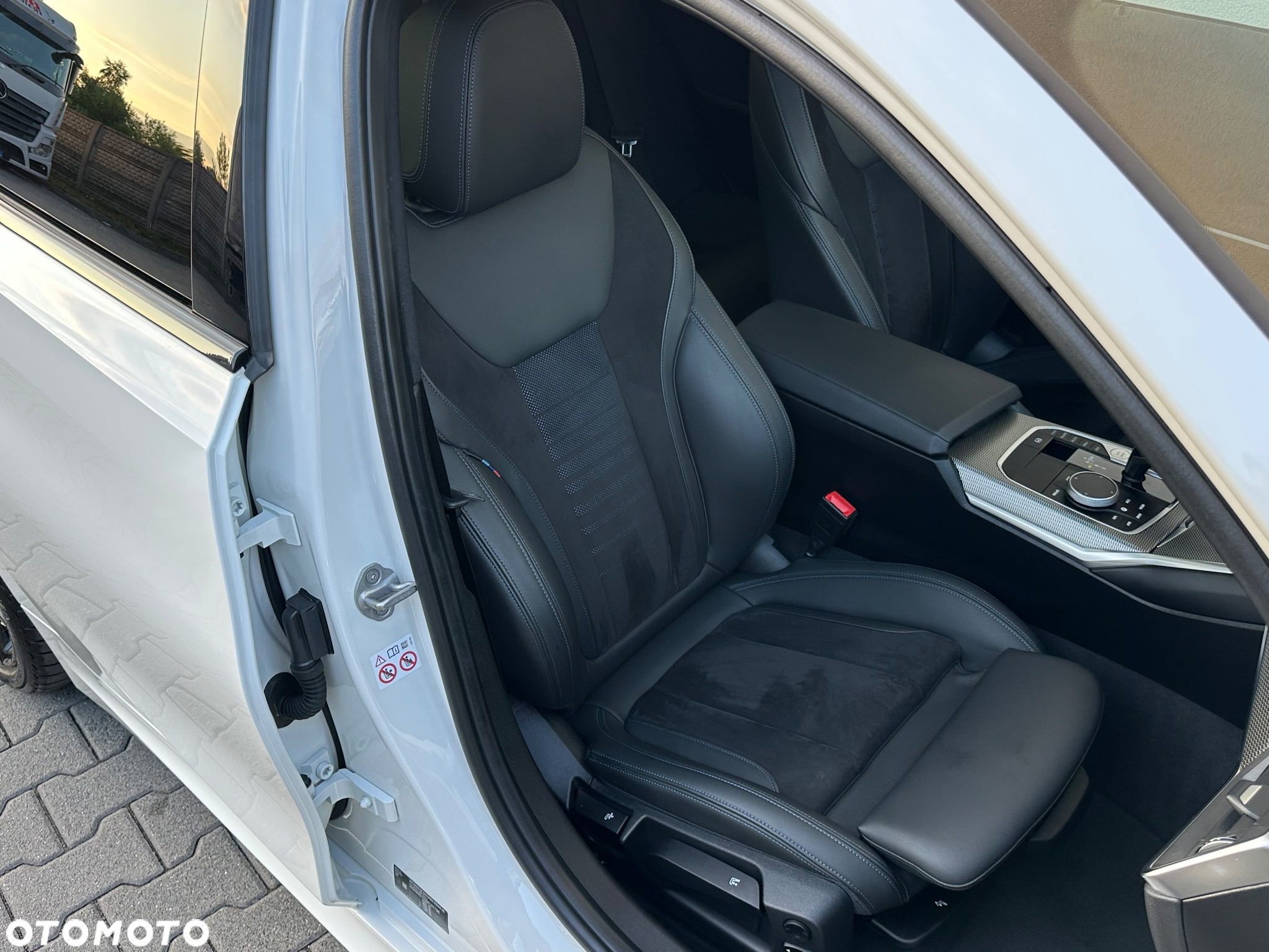 BMW Seria 3 330e PHEV M Sport sport - 23