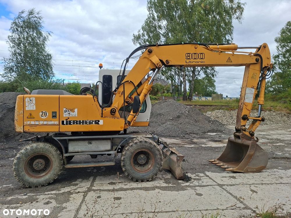 Liebherr A 900 B 4X4 - 4