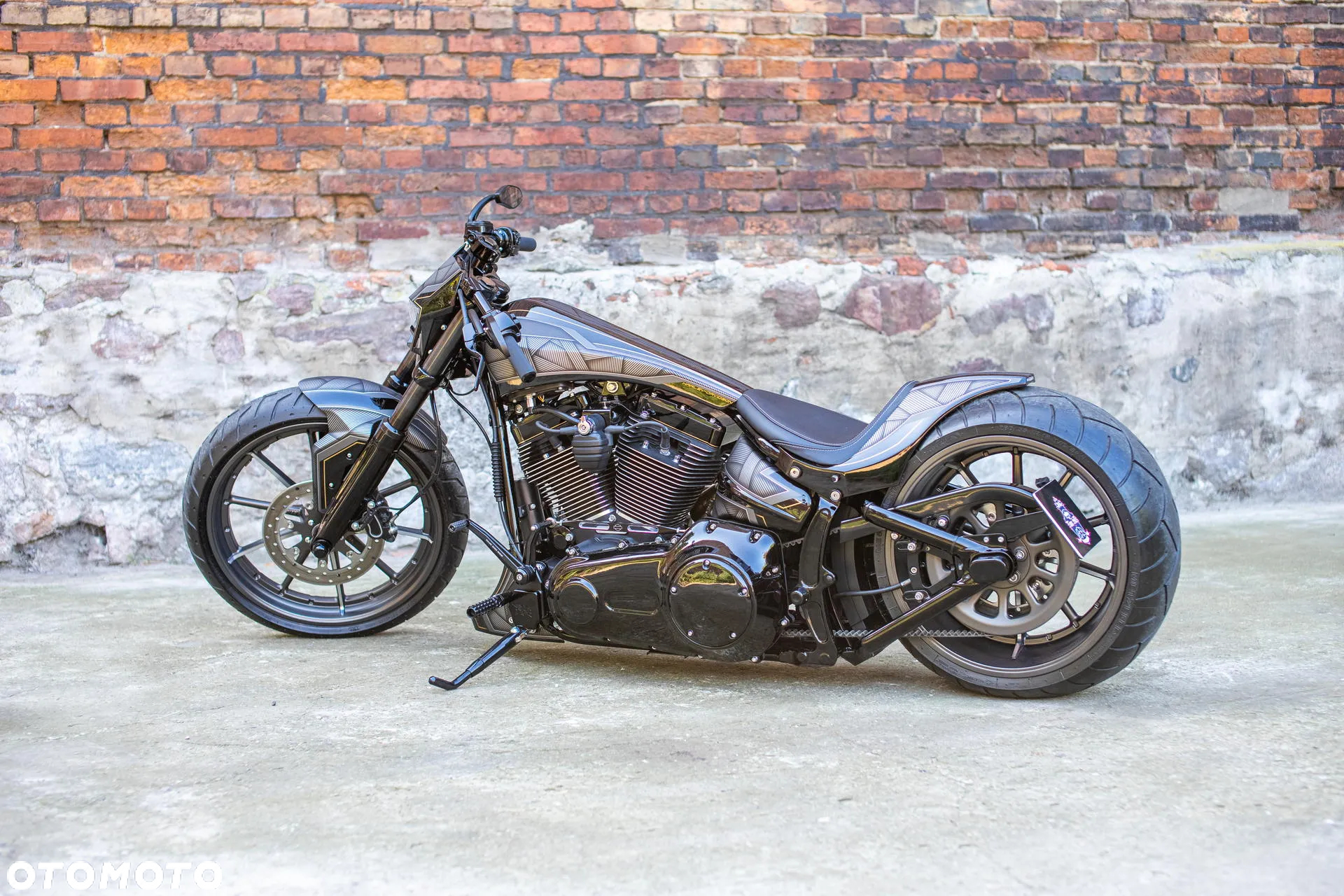 Harley-Davidson Softail Breakout - 11