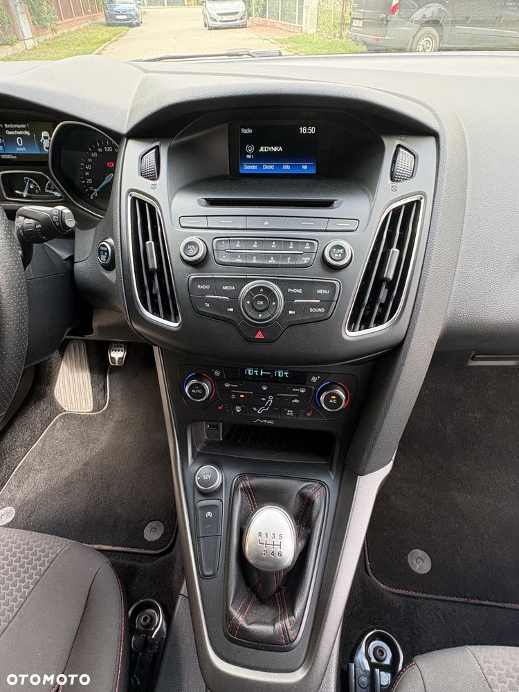 Ford Focus 1.5 EcoBoost ST-Line - 16