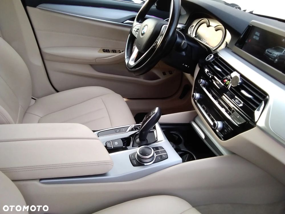 BMW Seria 5 530e - 9