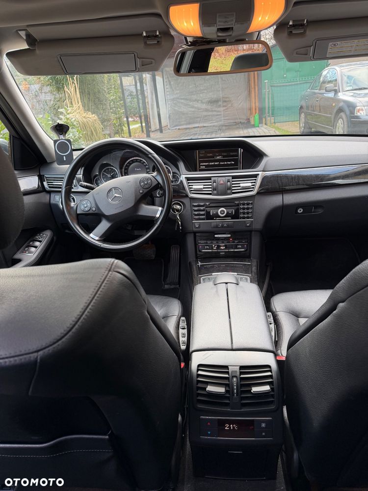 Mercedes-Benz Klasa E 300 CDI BlueEff Avantgarde - 16