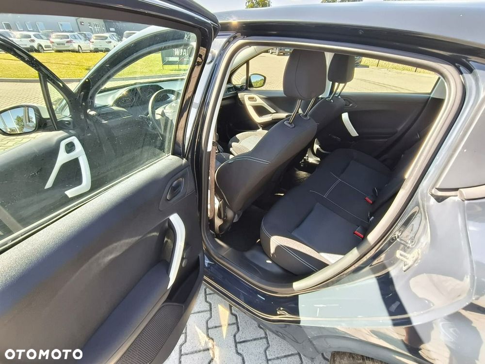 Peugeot 208 - 17