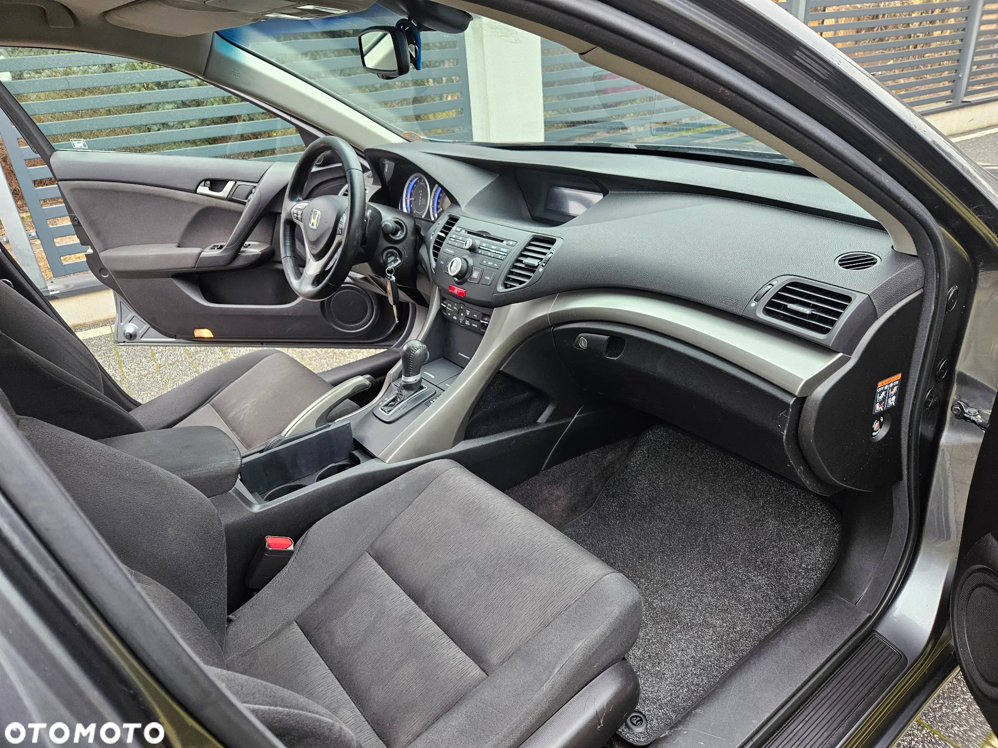 Honda Accord 2.0 Executive - 31