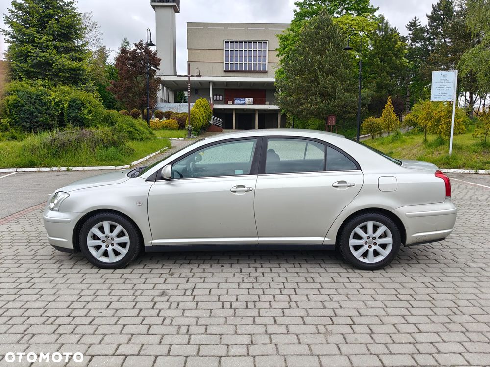 Toyota Avensis 1.8 Terra - 4