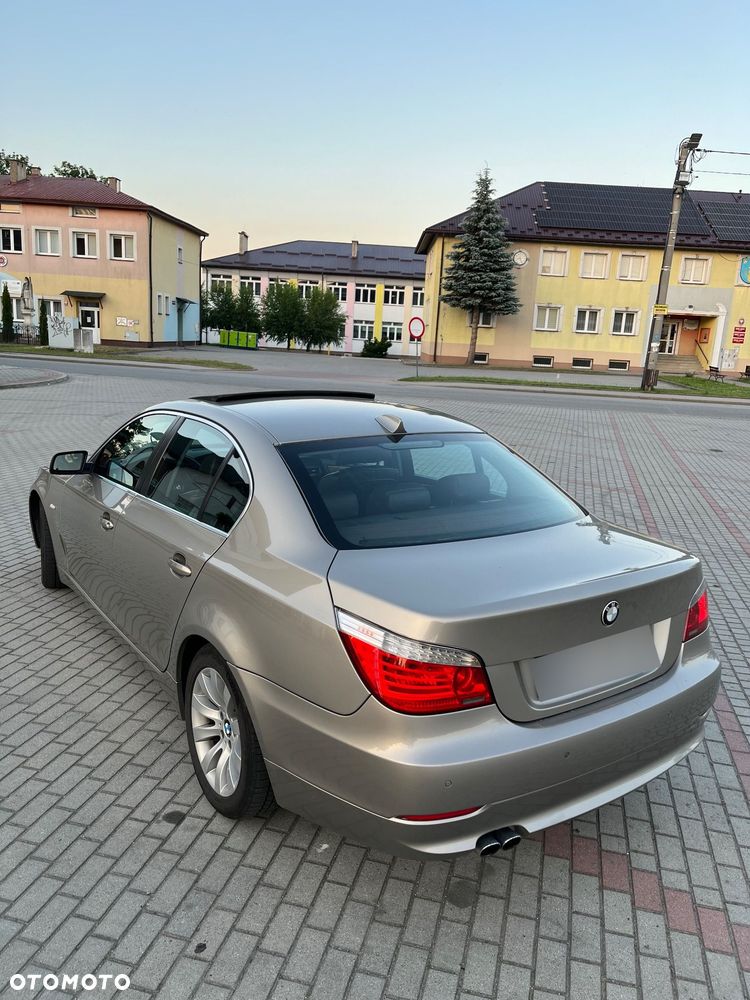 BMW Seria 5 525d - 12