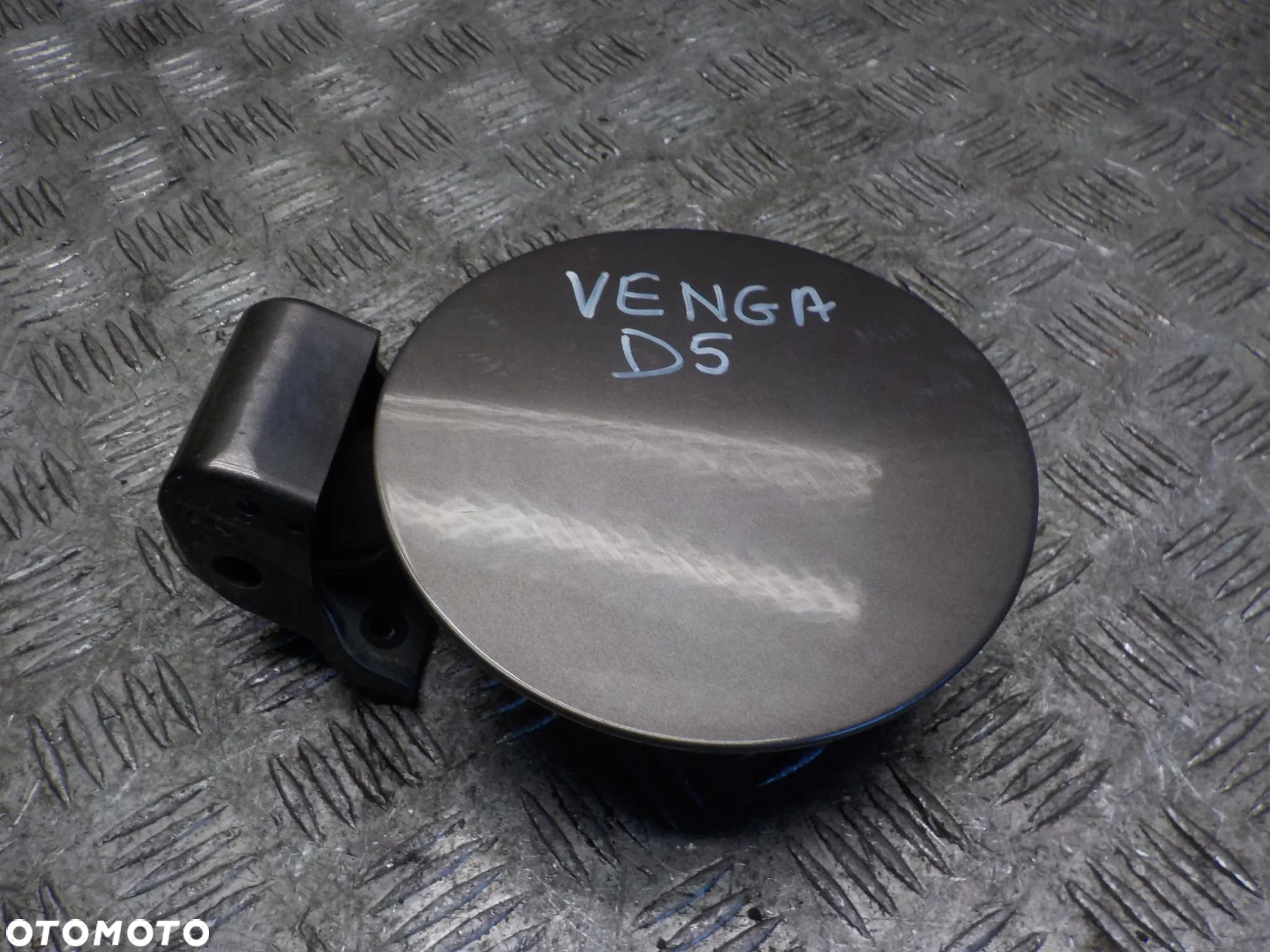 KIA VENGA KLAPKA WLEWU PALIWA - 1