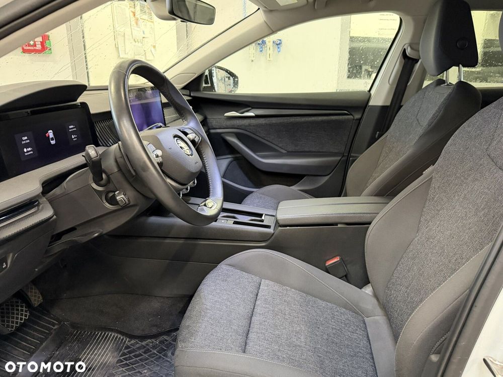 Skoda Superb 2.0 TDI SCR Essence DSG - 11