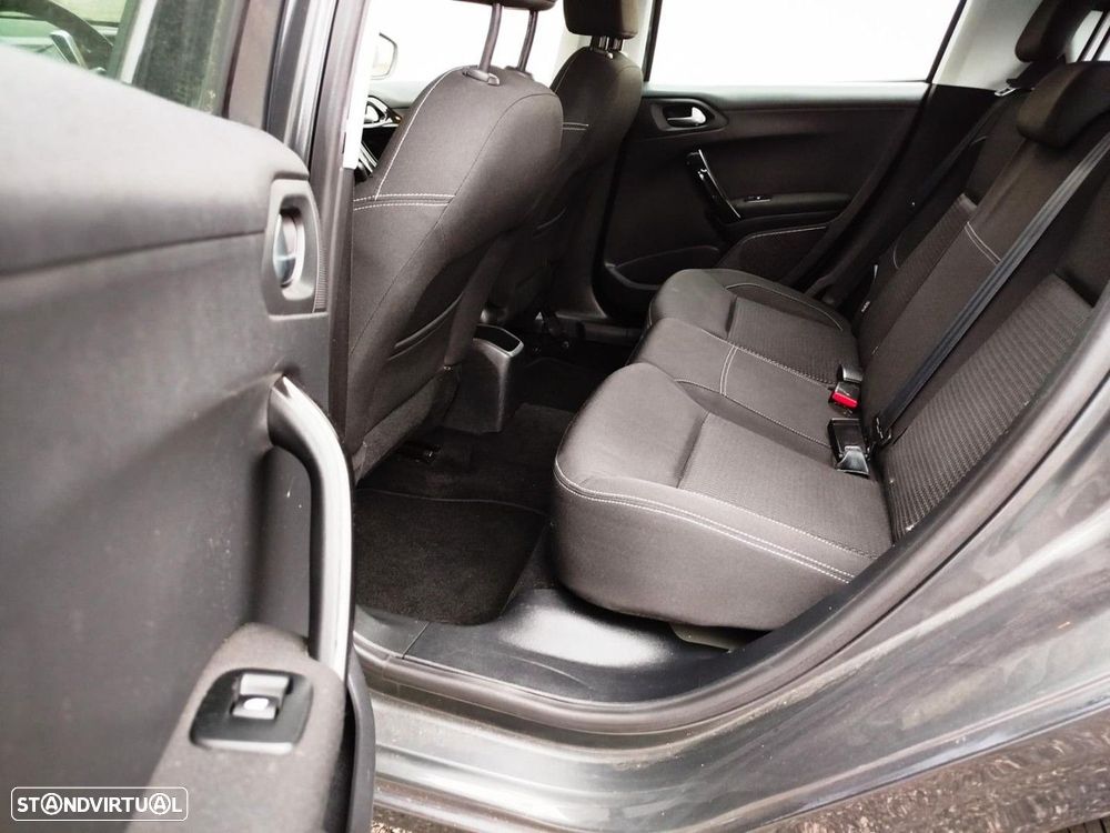 Peugeot 208 1.2 PureTech Signature - 9