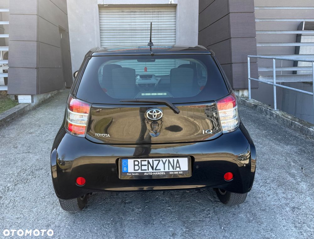 Toyota iQ - 5