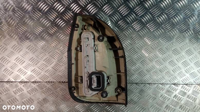 LAMPA PRAWA TYLNA OPEL ZAFIRA A - 2