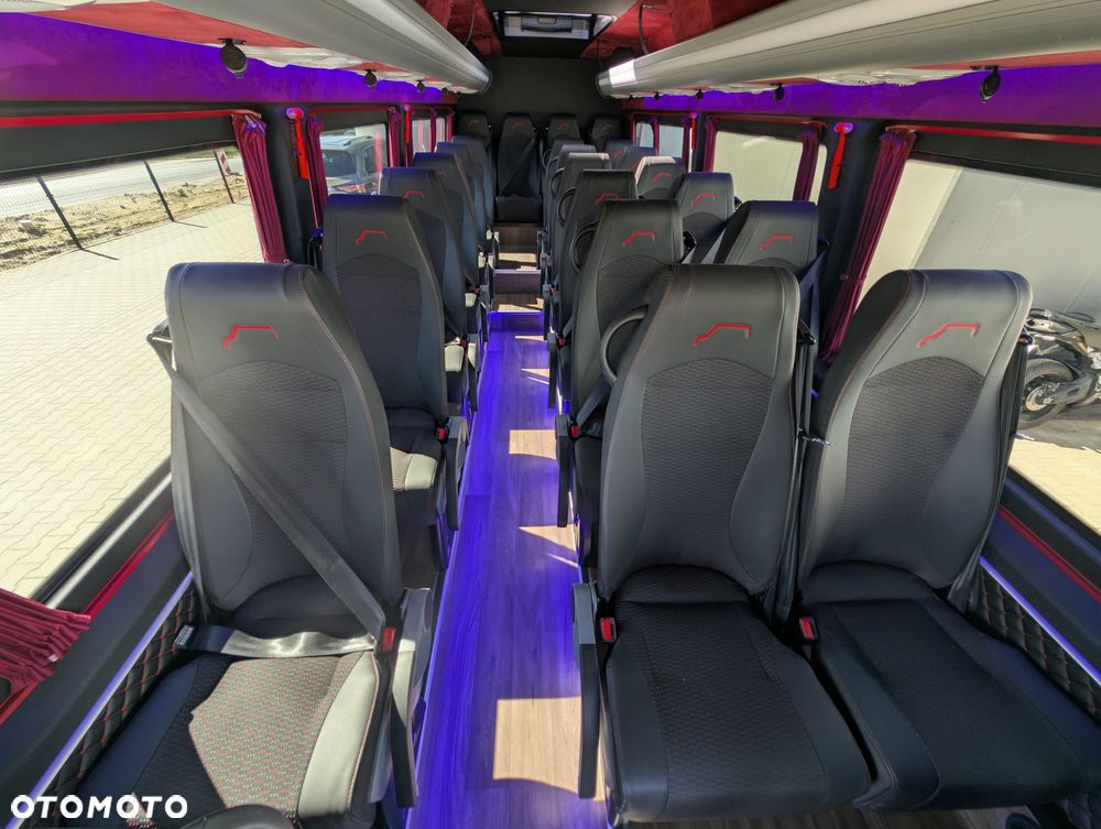 Mercedes-Benz Sprinter 517 - 23