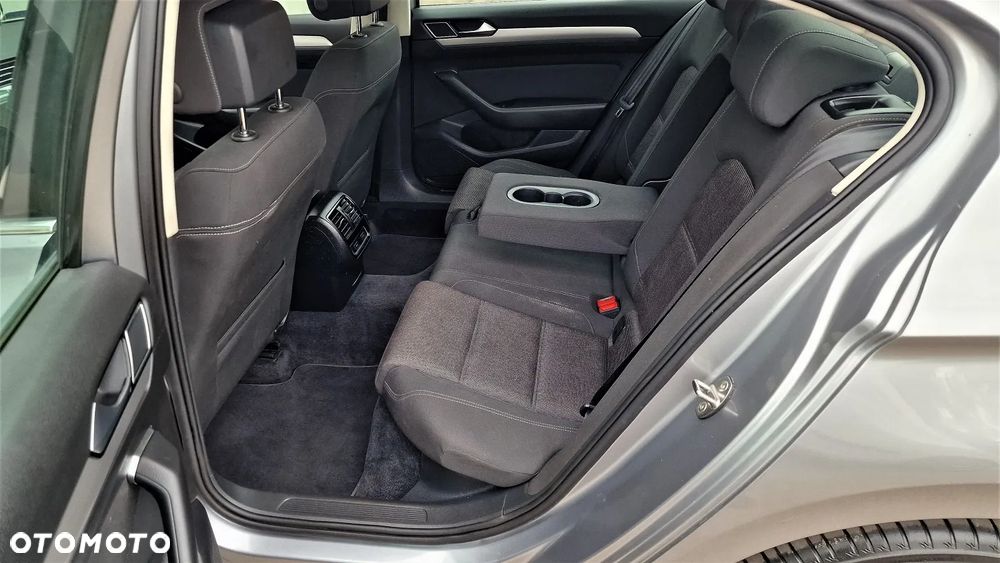 Volkswagen Passat 2.0 TDI BMT Comfortline - 12