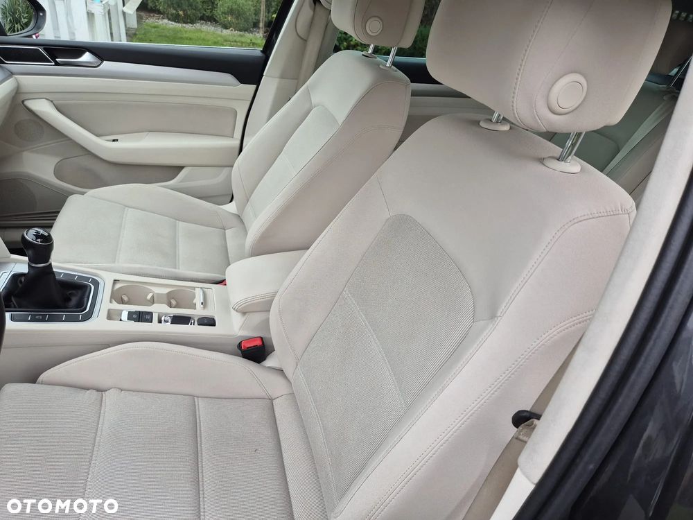 Volkswagen Passat Variant - 37