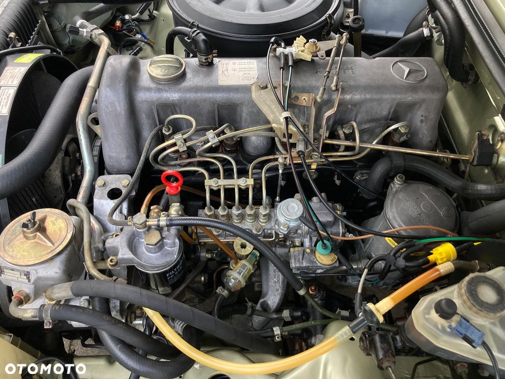 Mercedes-Benz W123 - 25