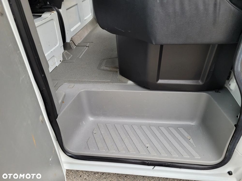 Mercedes-Benz Sprinter - 20