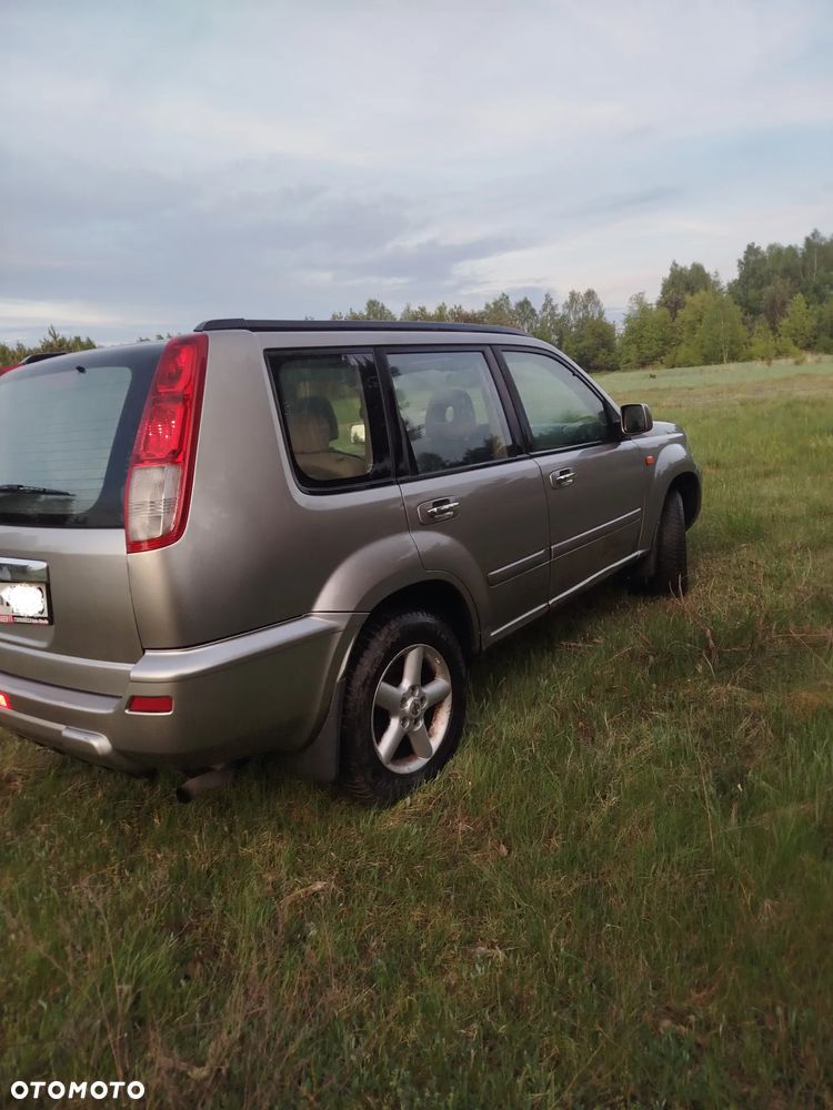 Nissan X-Trail 2.0 4x4 Comfort - 9