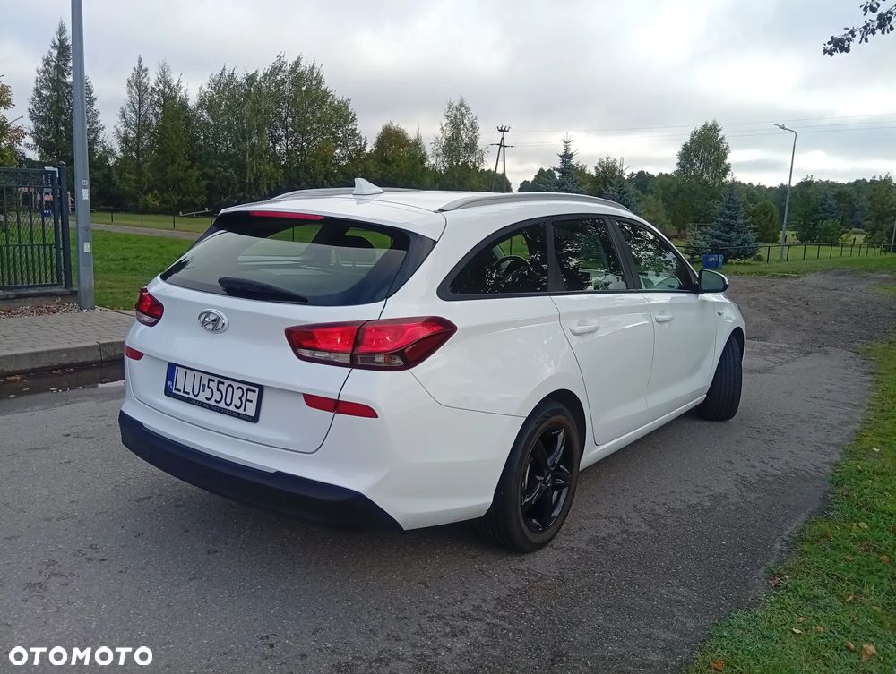 Hyundai i30 1.6 D Classic + - 4