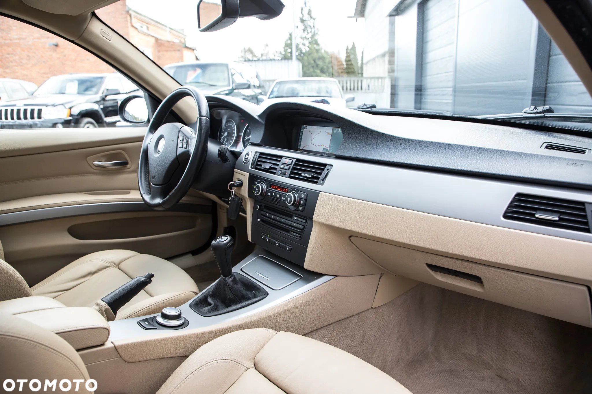 BMW Seria 3 325i xDrive Touring - 30