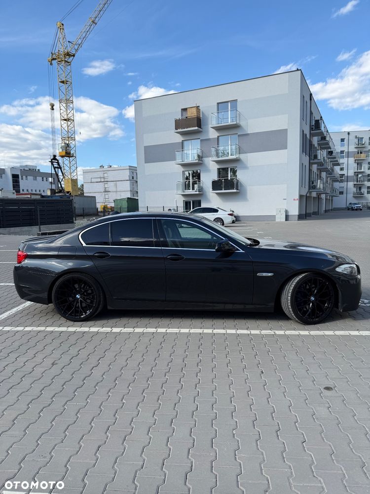 BMW Seria 5 525d xDrive - 4