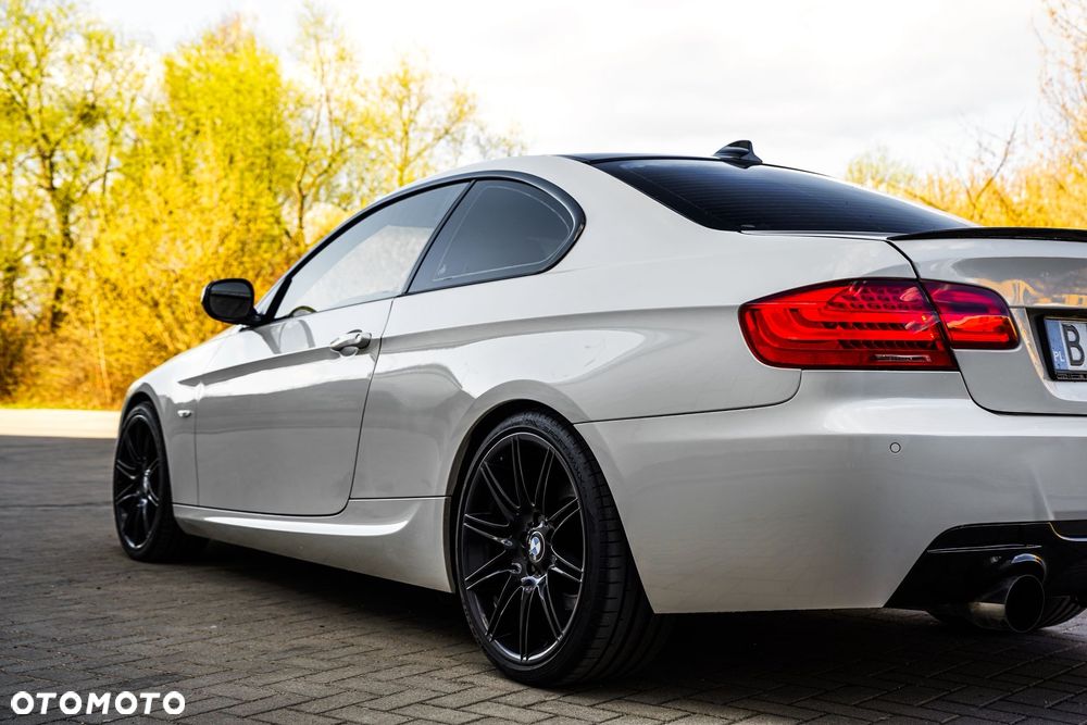 BMW Seria 3 320d DPF M Sport Edition - 10