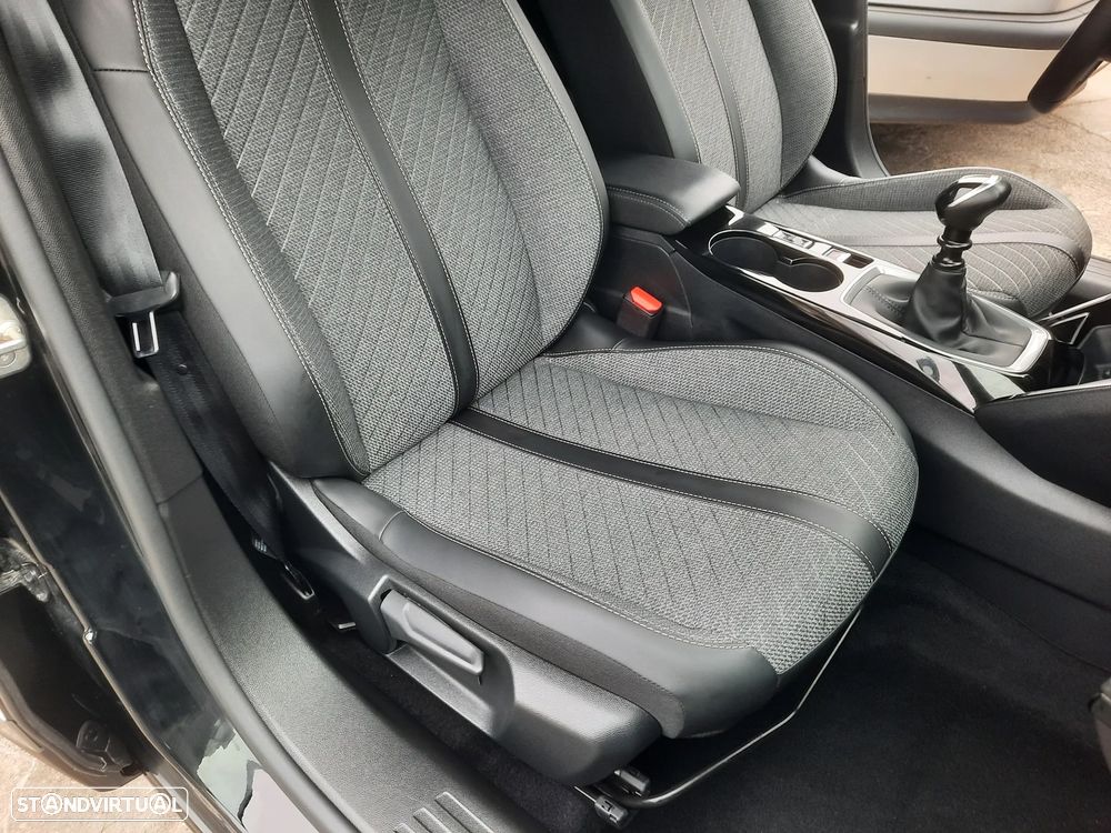 Peugeot 2008 1.2 PureTech Allure Pack - 22