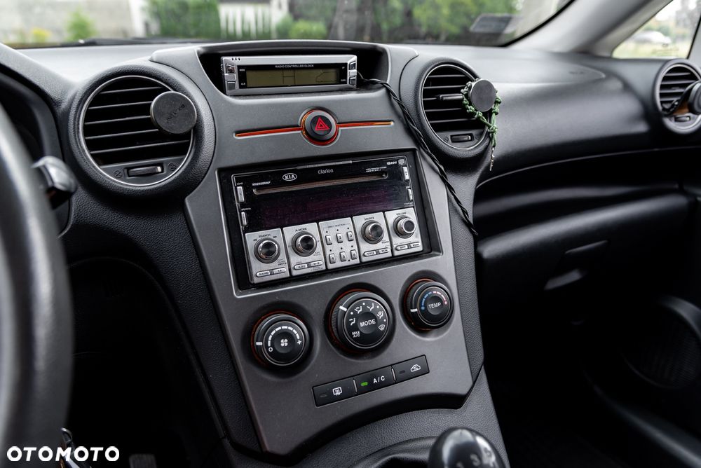 Kia Carens 2.0 EX - 30