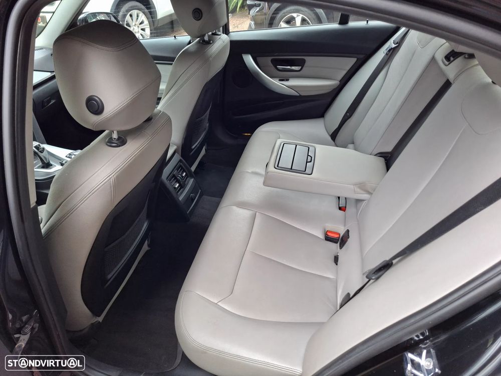 BMW 320 d Aut. Blue Performance Sport Line - 19