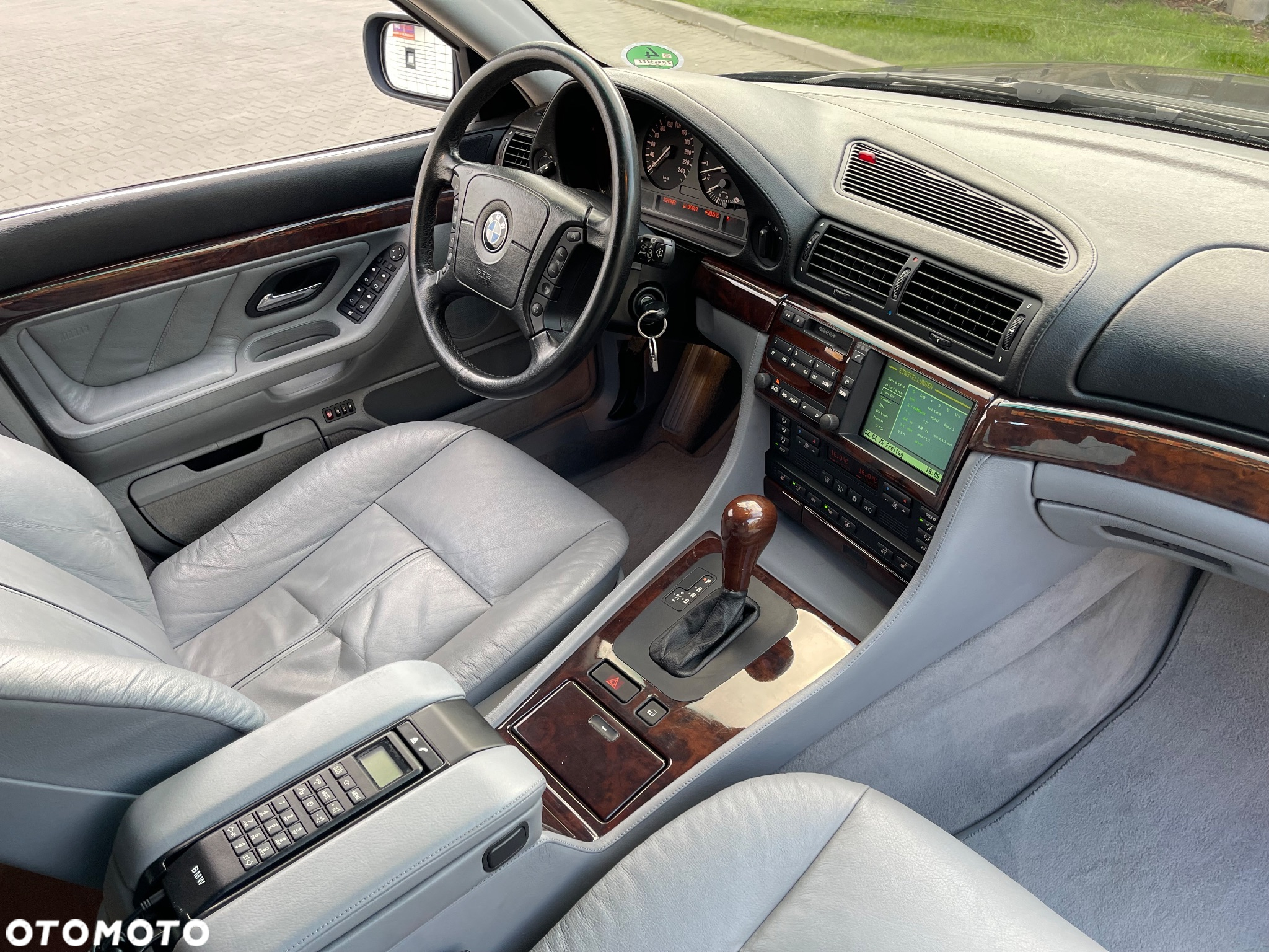 BMW Seria 7 750i - 11