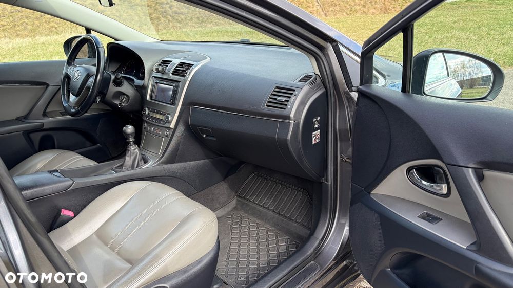 Toyota Avensis 2.0 Executive - 21