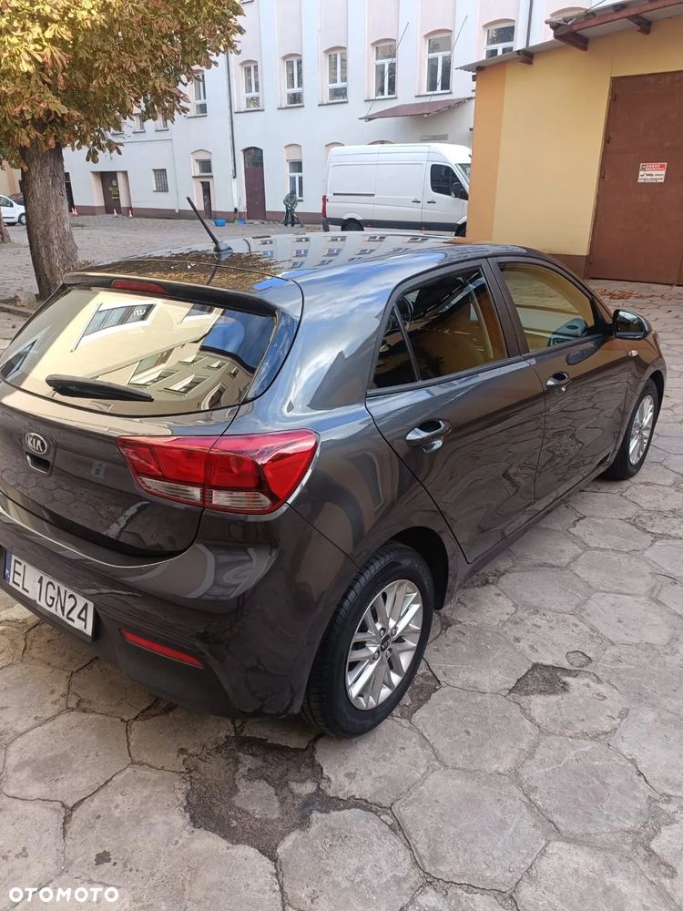 Kia Rio 1.4 L - 5