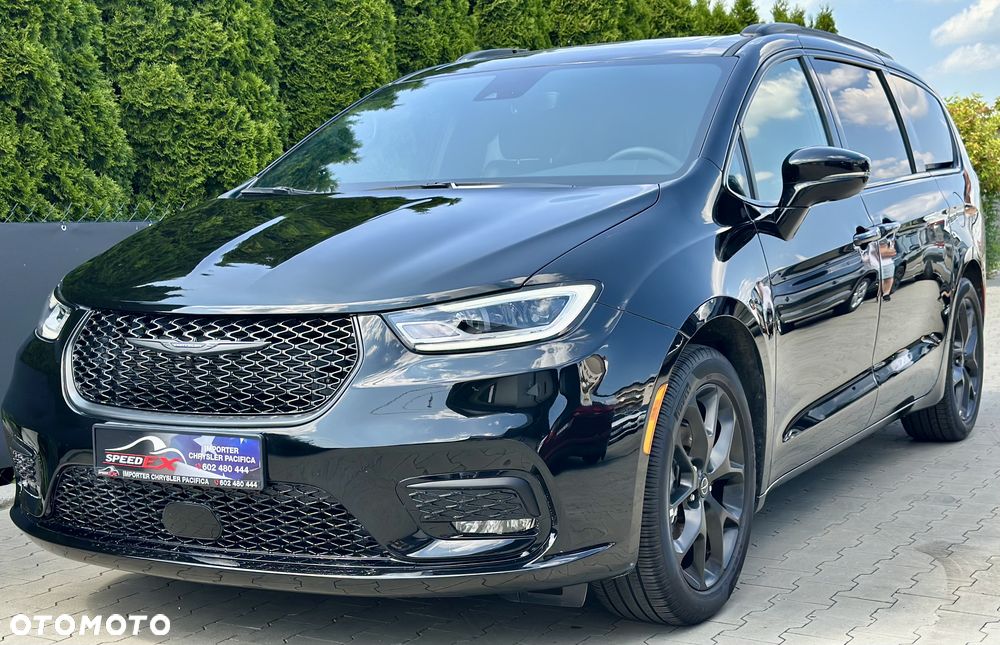 Chrysler Pacifica - 2