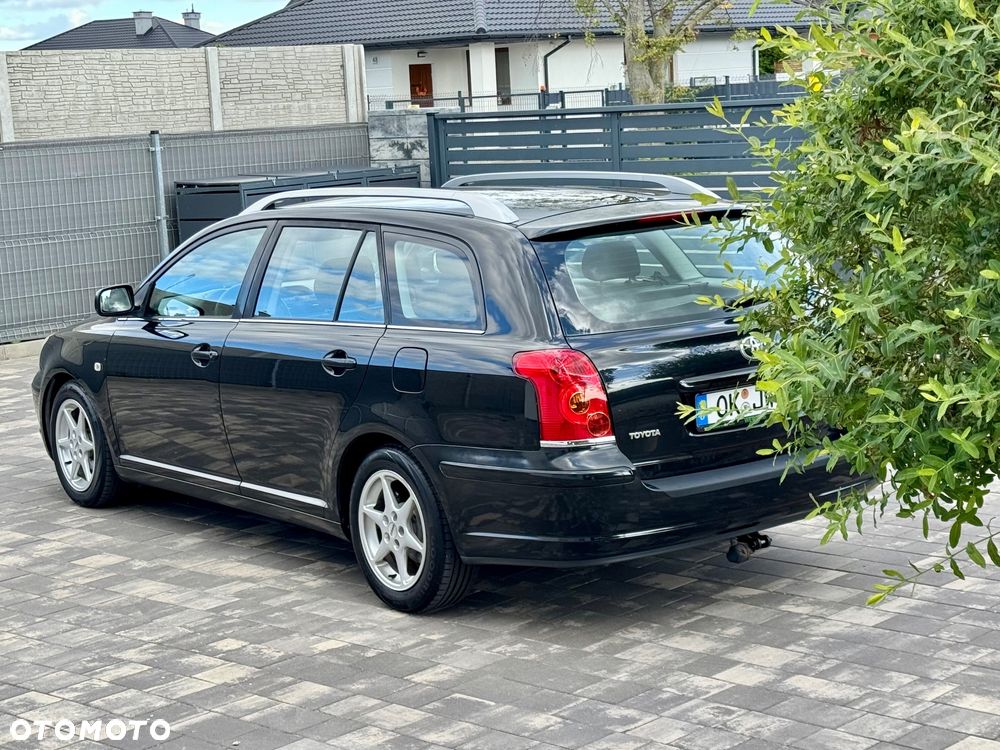 Toyota Avensis - 8