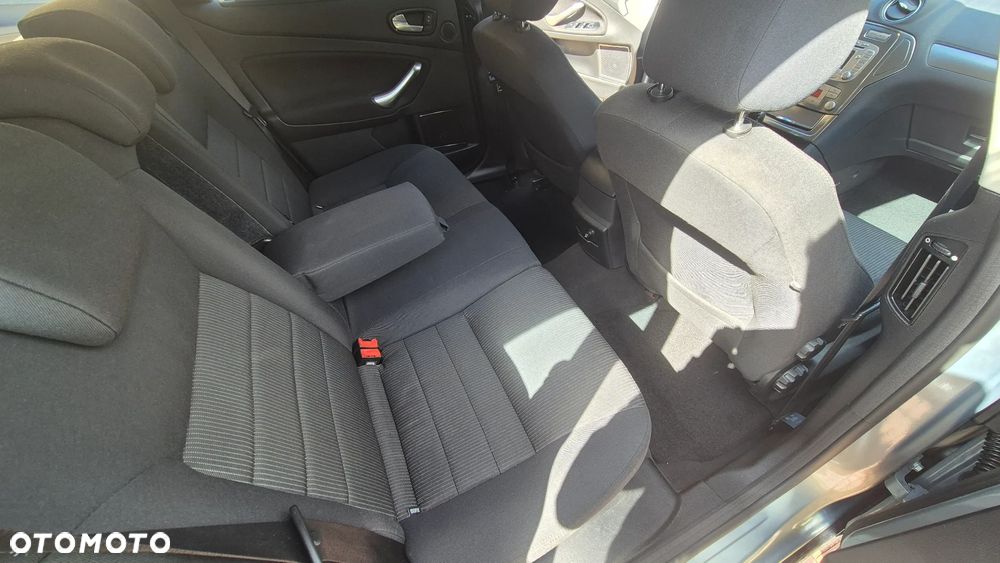 Ford Mondeo 2.0 FF Titanium - 34