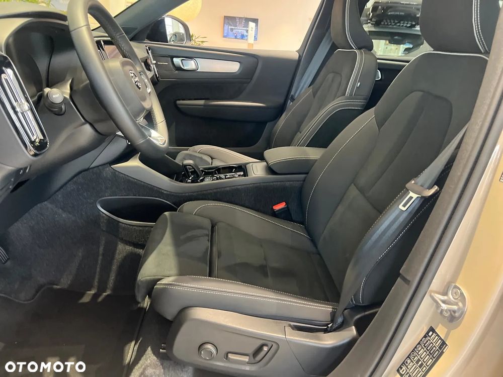 Volvo XC 40 B4 AWD Ultimate Dark - 21