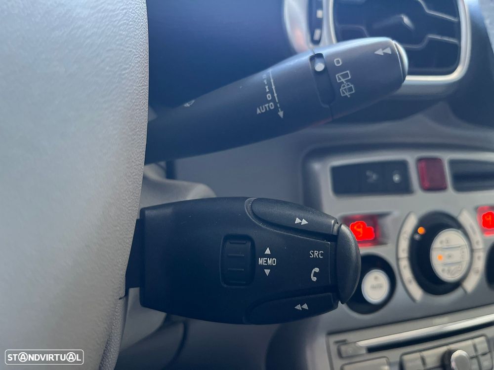 Citroën C3 Picasso 1.6 HDi Exclusive Airdream - 23
