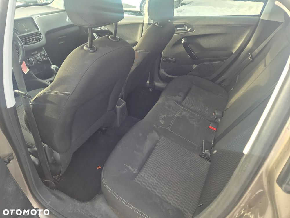 Peugeot 208 82 PureTech Style - 10