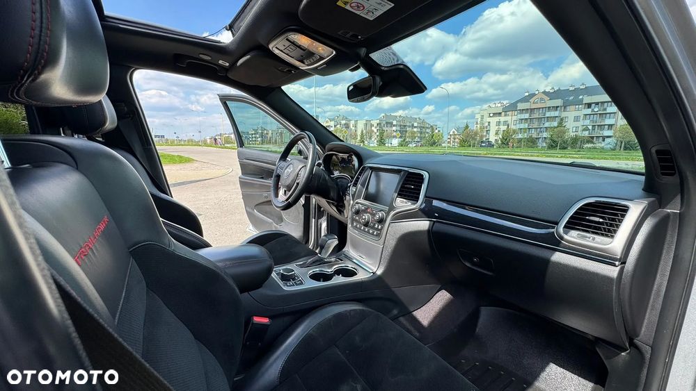 Jeep Grand Cherokee - 16