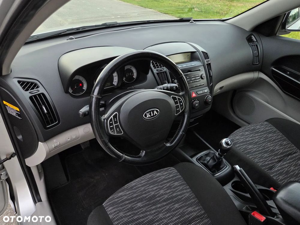 Kia Ceed 1.6 Comfort + - 18
