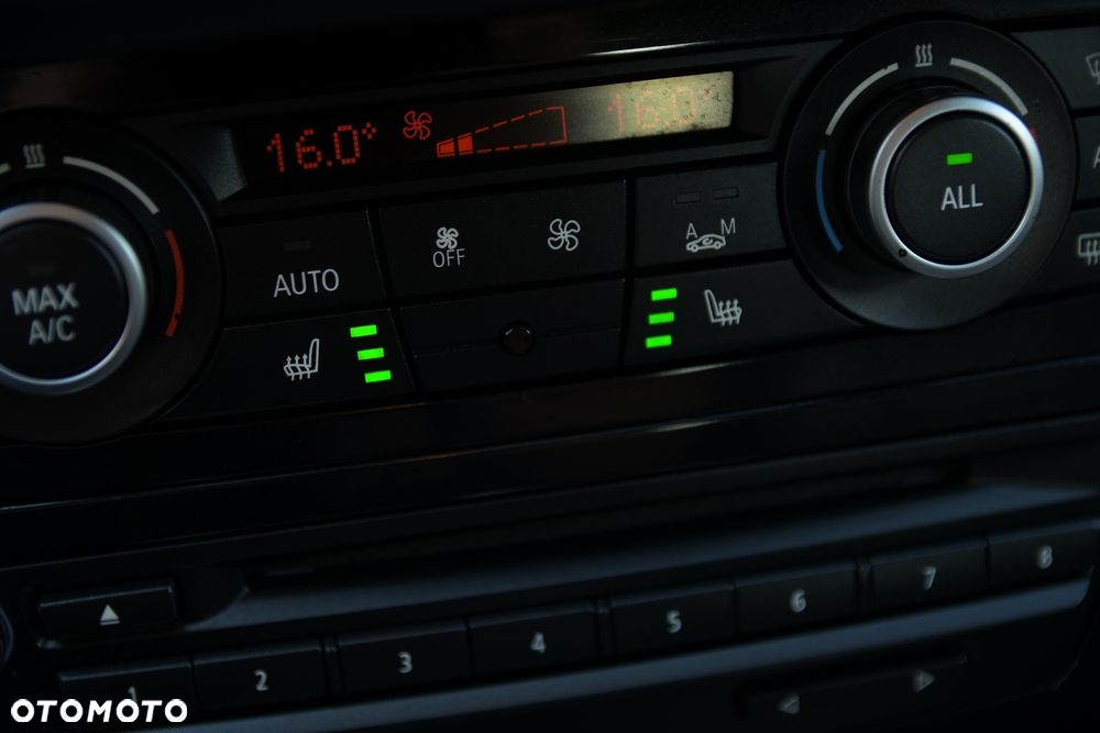 BMW X1 xDrive20d - 33