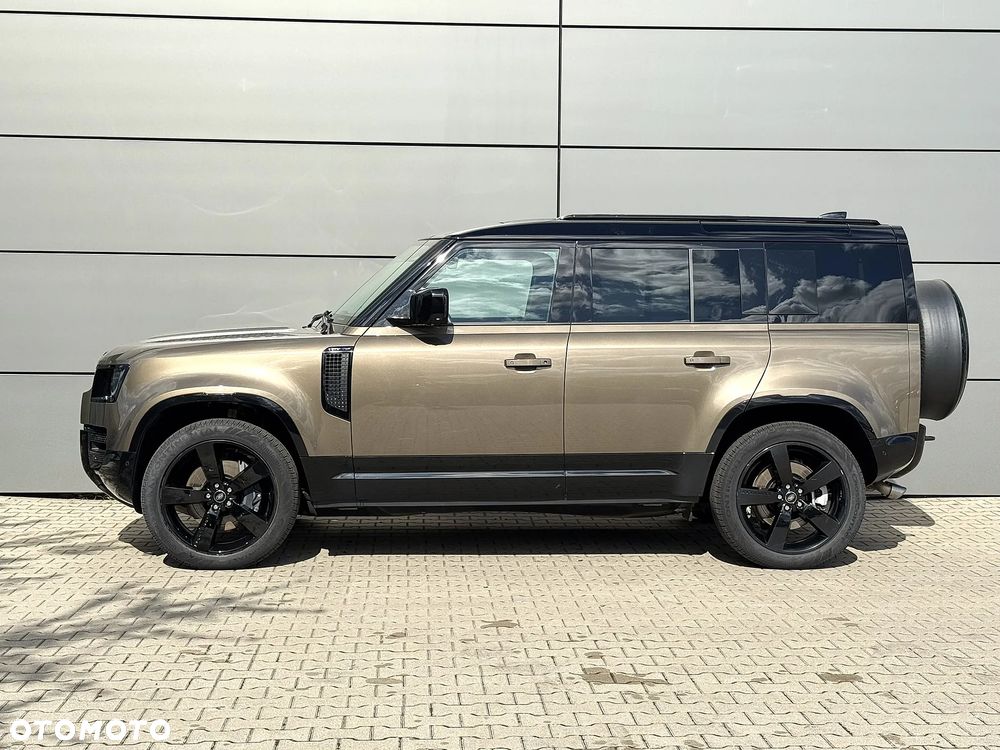 Land Rover Defender 5.0 P425 X-Dynamic HSE - 4