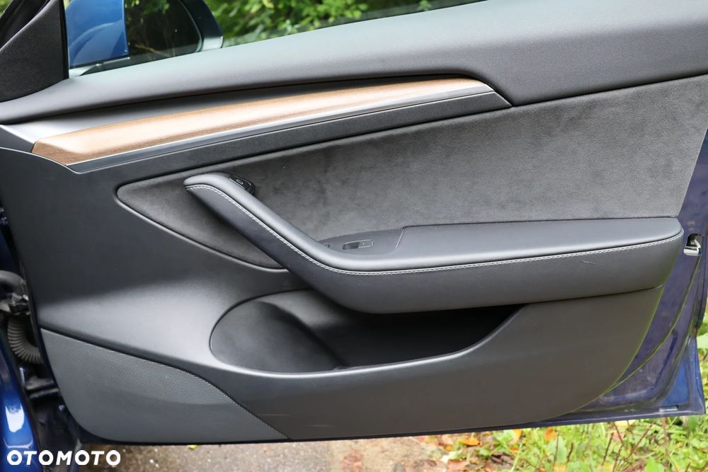 Tesla Model 3 RWD - 12