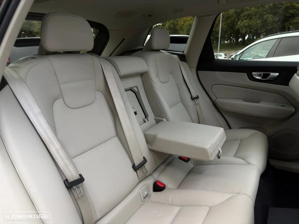 Volvo XC 60 2.0 T6 PHEV Plus Dark AWD - 25