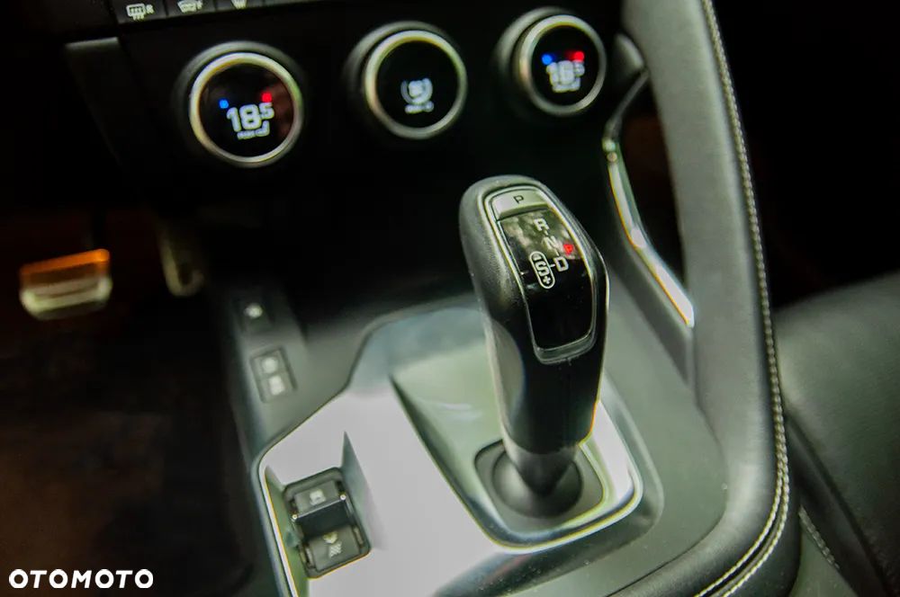 Jaguar E-Pace P200 AWD R-Dynamic SE - 25