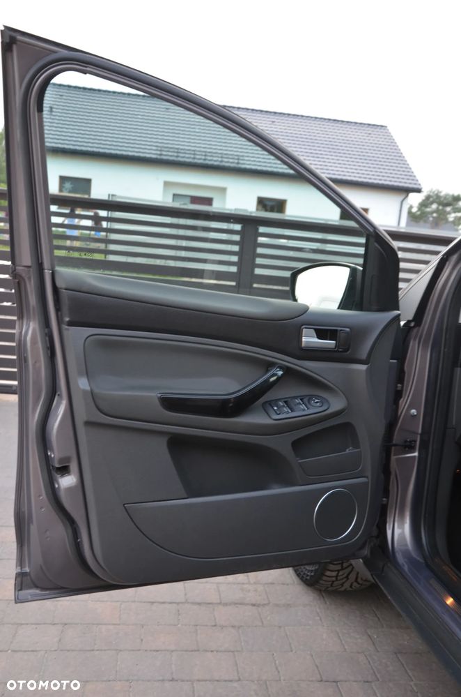Ford Kuga 2.0 TDCi 4x4 Titanium - 10