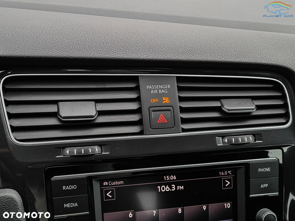 Volkswagen Golf - 32