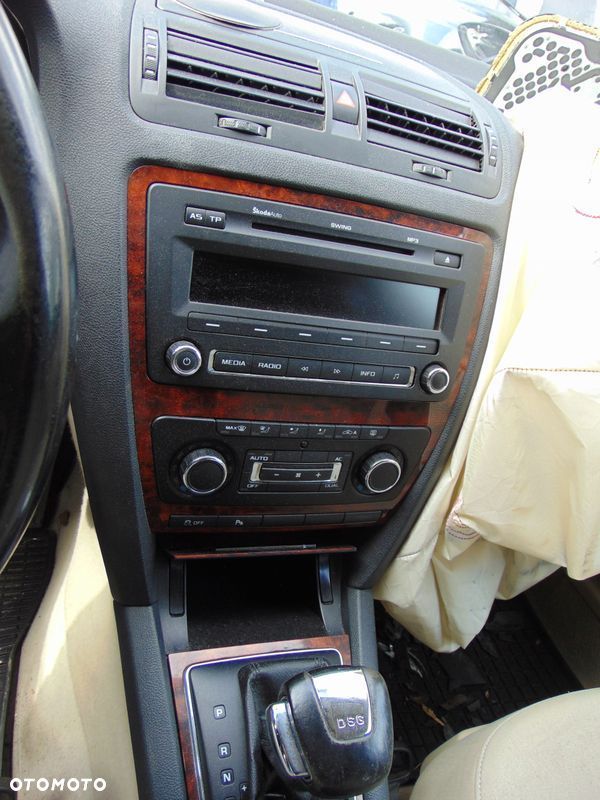 RADIO FABRYCZNE CD MP3 ORYGINALNE SKODA OCTAVIA II - 1