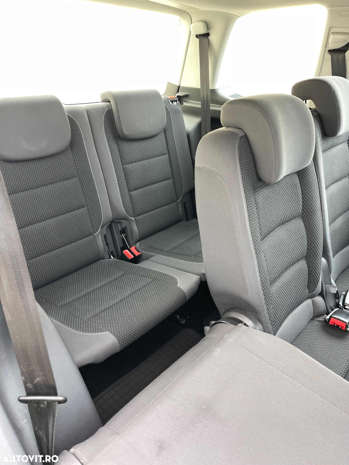 Volkswagen Touran 2.0 TDI DSG Comfortline - 26