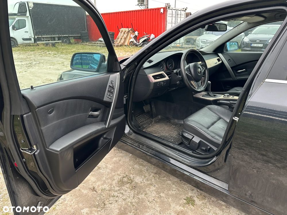 BMW Seria 5 525i - 25